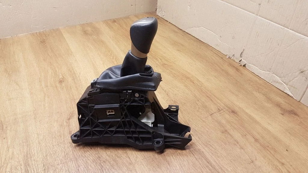 Gear selector mechanism 75J399RH