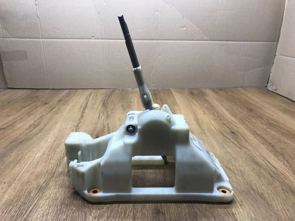 Gear selector mechanism 43700D7780
