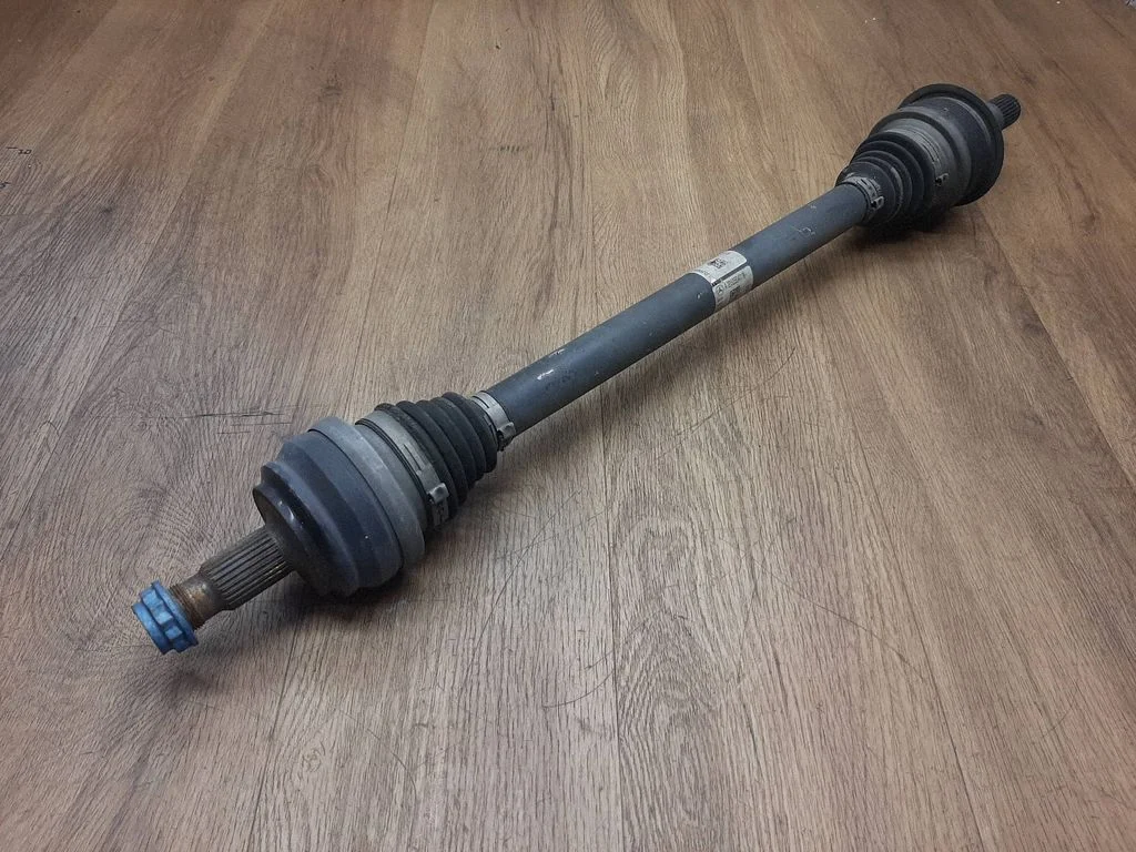 Tagumine pooltelg A2053504019