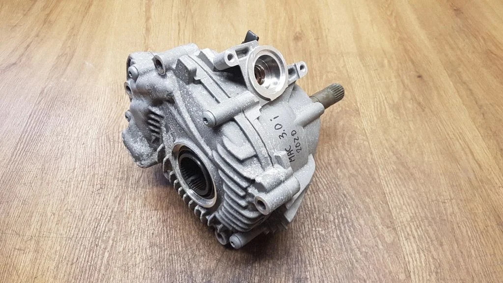 Pavarų dėžės reduktorius (razdatkė)