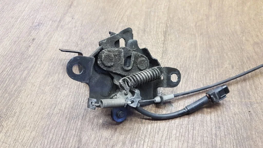 Engine bonnet/hood lock/catch 5351048240