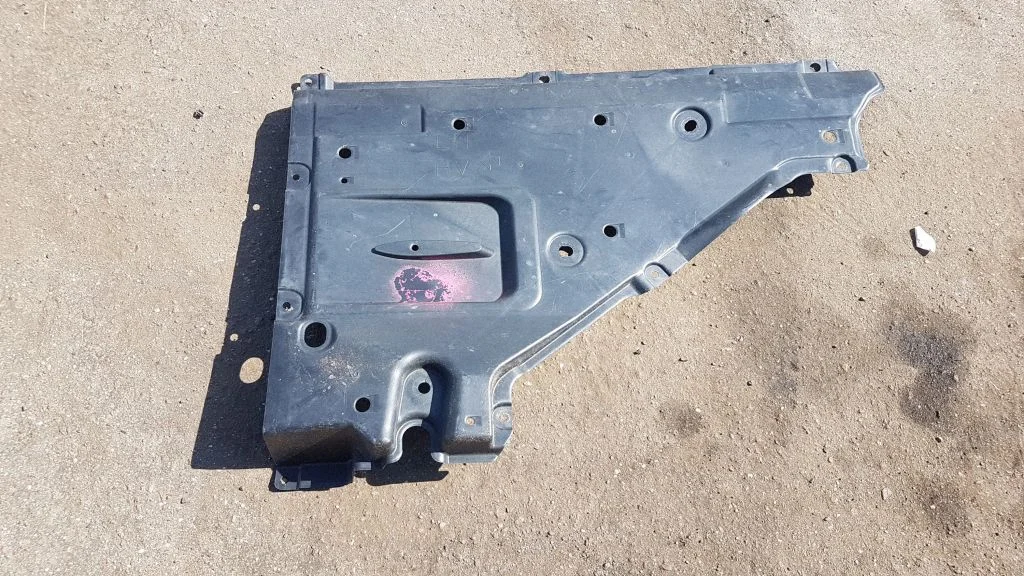Center/middle under tray cover 5816748080