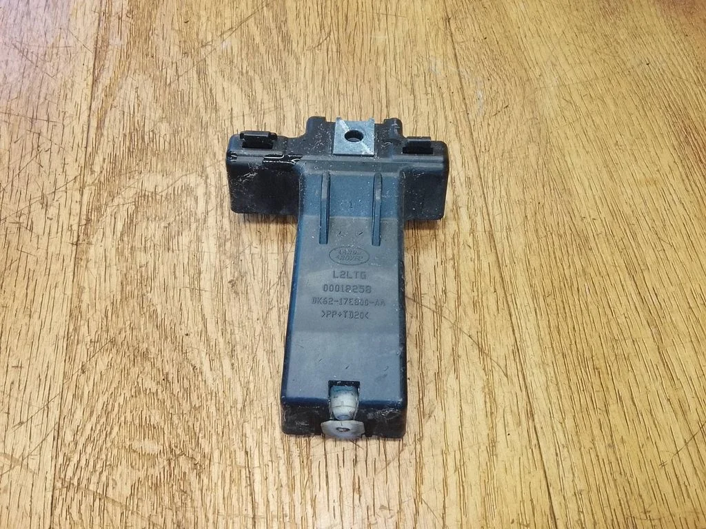 Mocowanie zderzaka tylnego DK6217E800AA – Land Rover Range Rover Sport L494 (2013-)