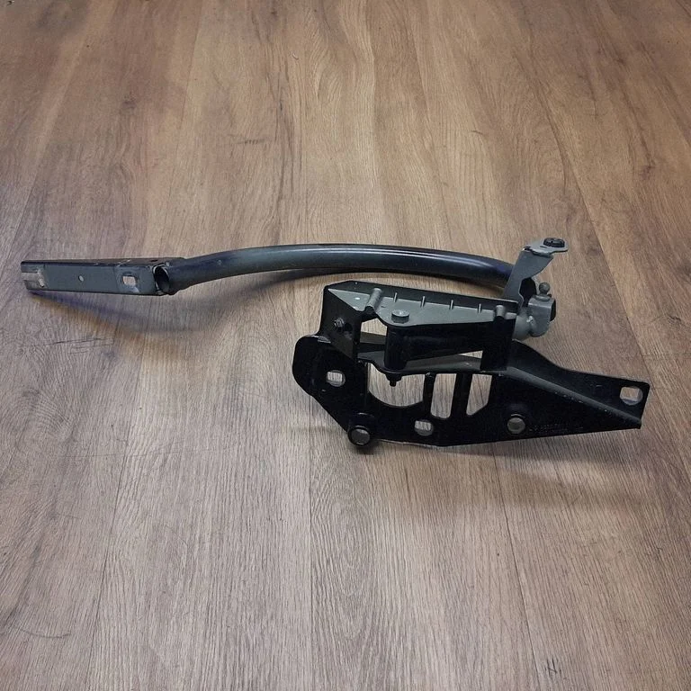 Aizmugurējā vāka eņģe (-es) A2387503100