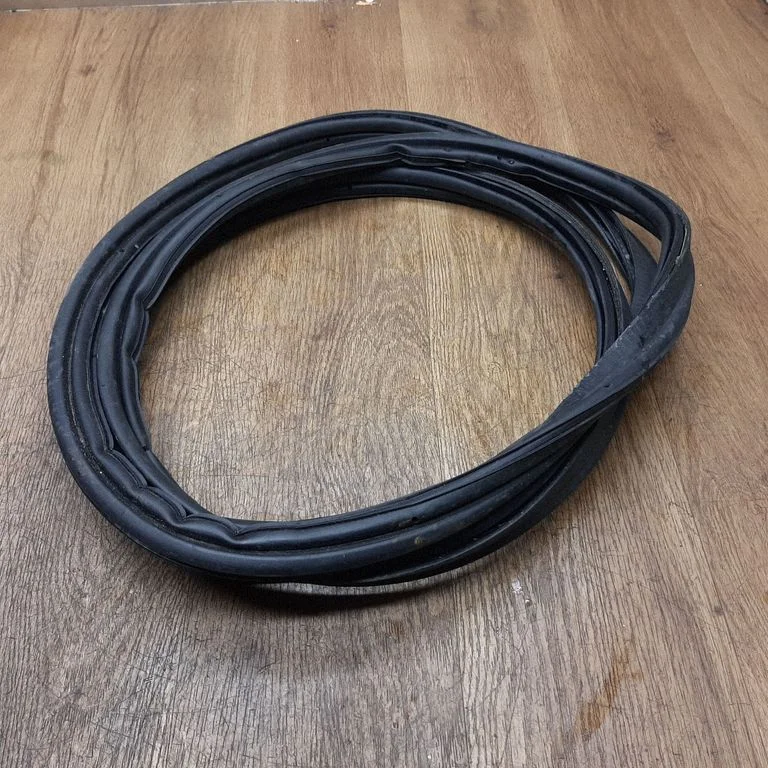 Bagažinės sandarinimo guma (ant kėbulo)
