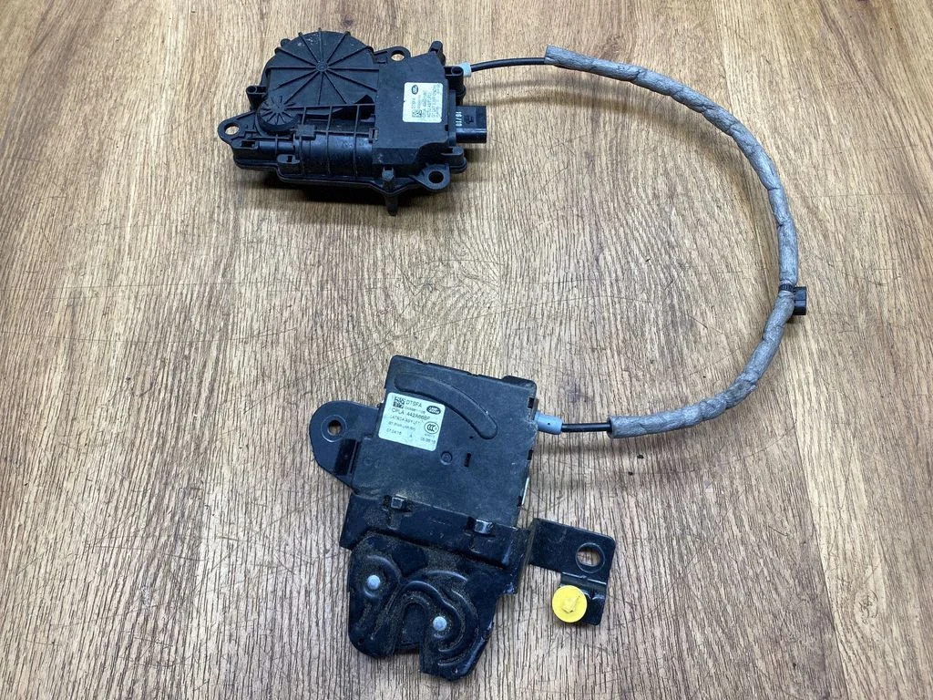 Zamek klapy bagażnika CPLA442A66BF