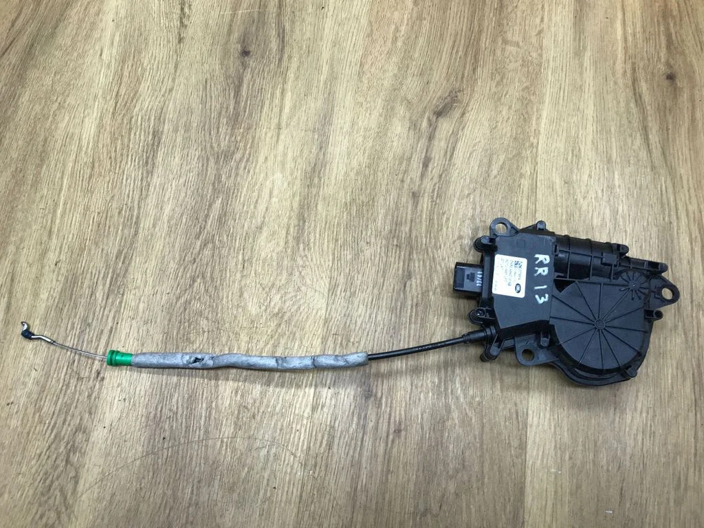 Zamek klapy bagażnika DK62404C10AB