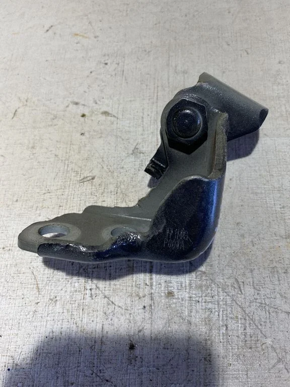 Front door upper hinge P001A – Ford Mustang VI (2015-)