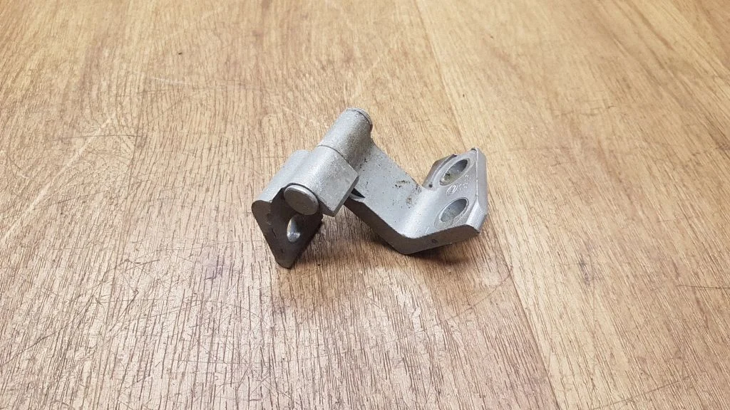 Front door lower hinge 6874048010