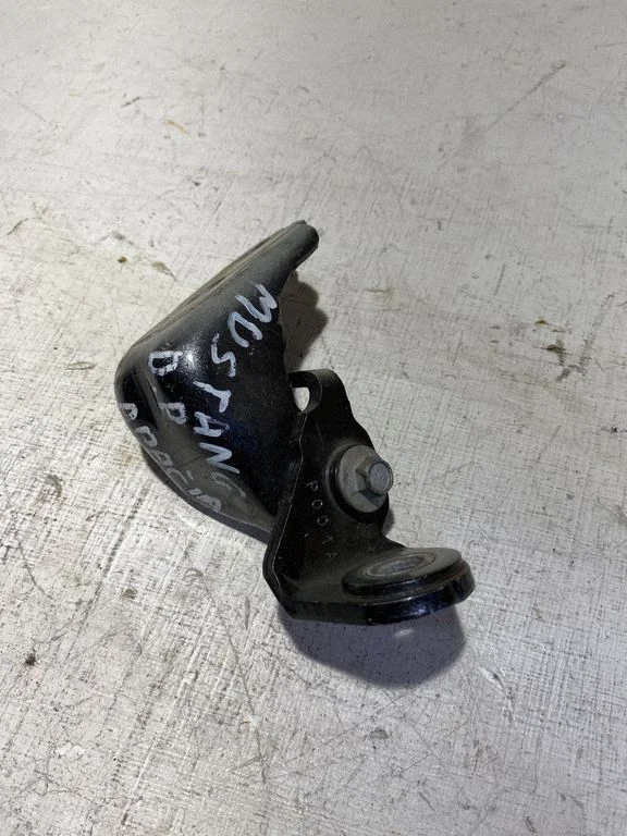 Front door lower hinge P001A – Ford Mustang VI (2015-)