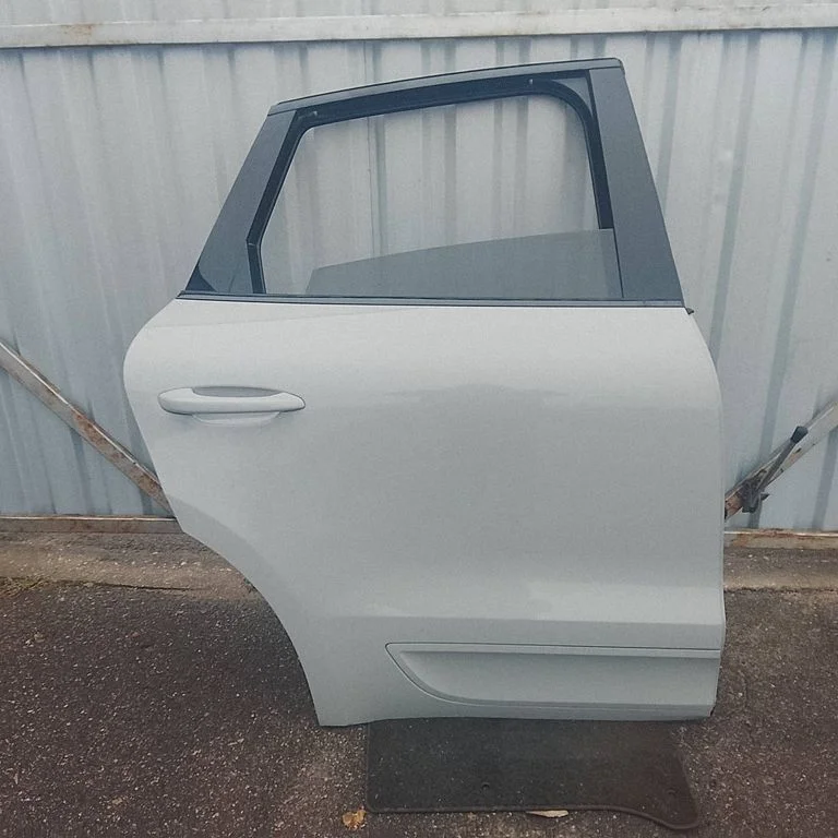 Rear door 95B833312A