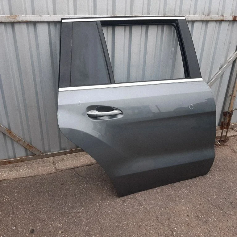 Rear door A1667300405