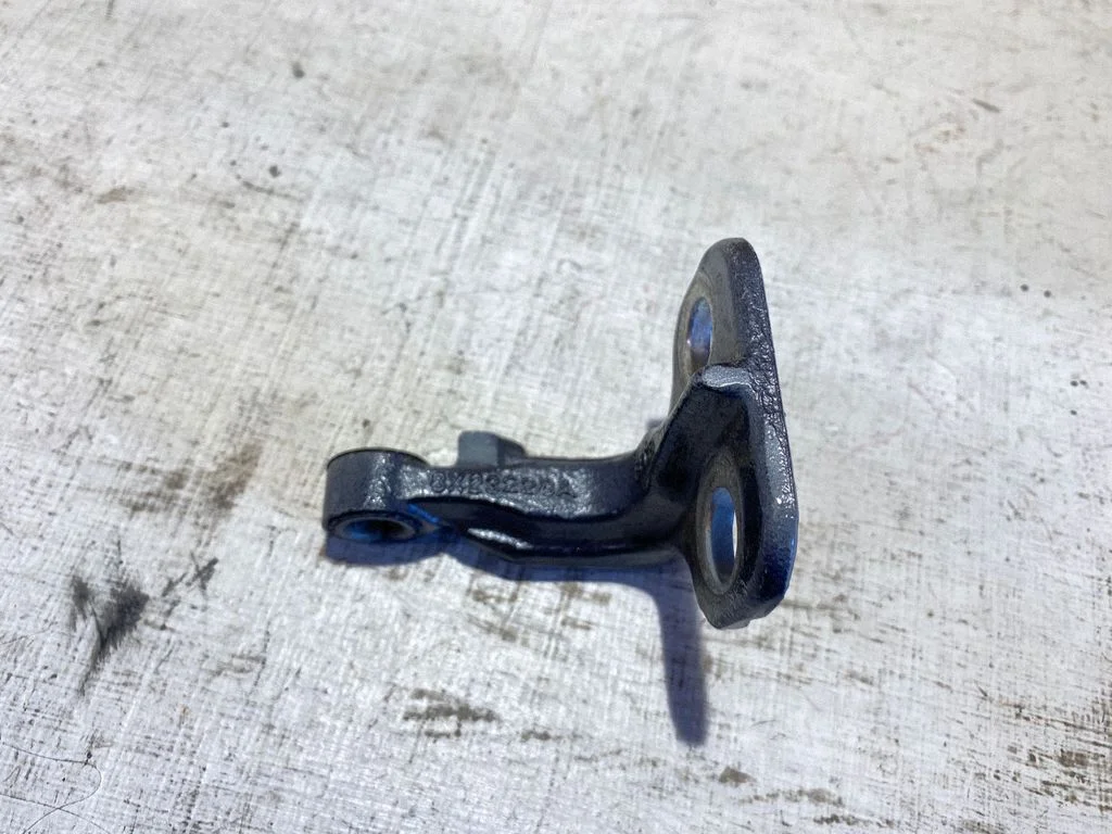 Tagaukse alumine hing 8X23228A – Jaguar XJ X351 (2009-2019)