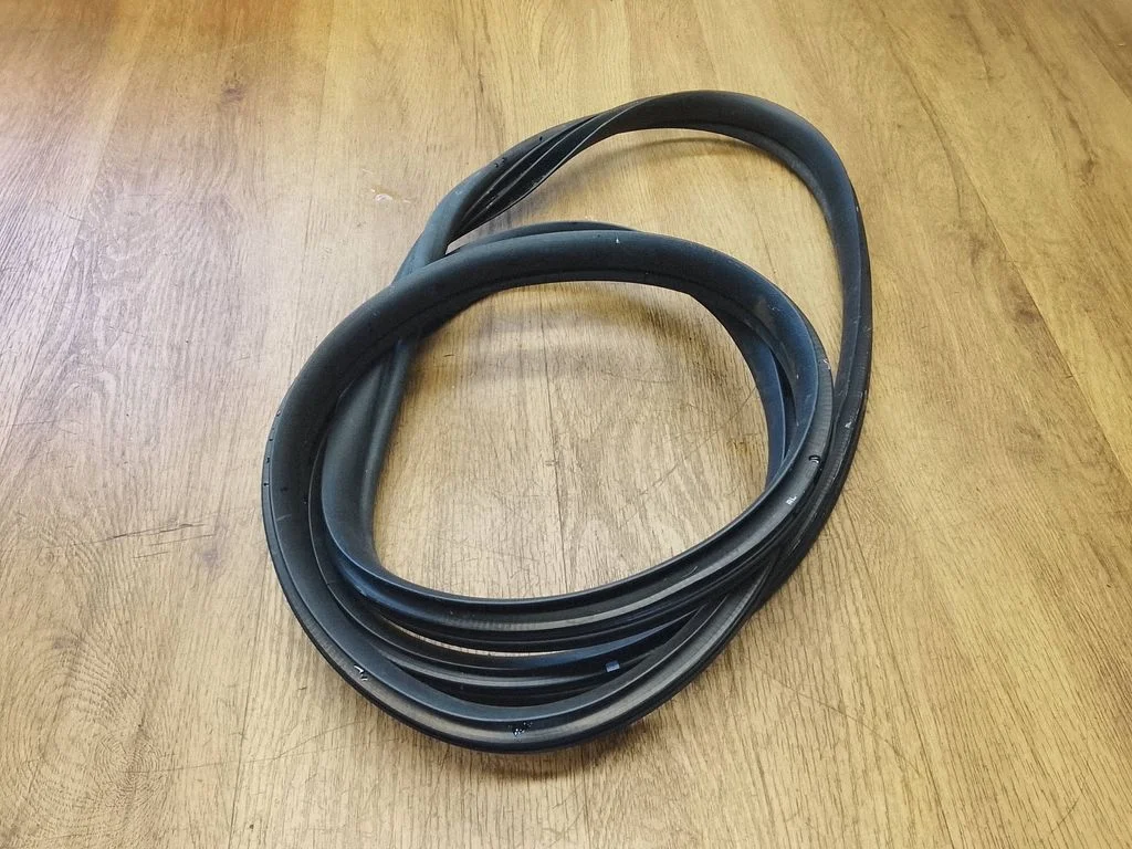 Rear door rubber seal (on body) 83110CV000