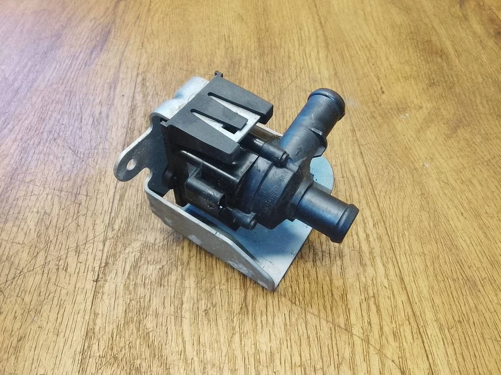 Electric auxiliary coolant/water pump 06H121601M