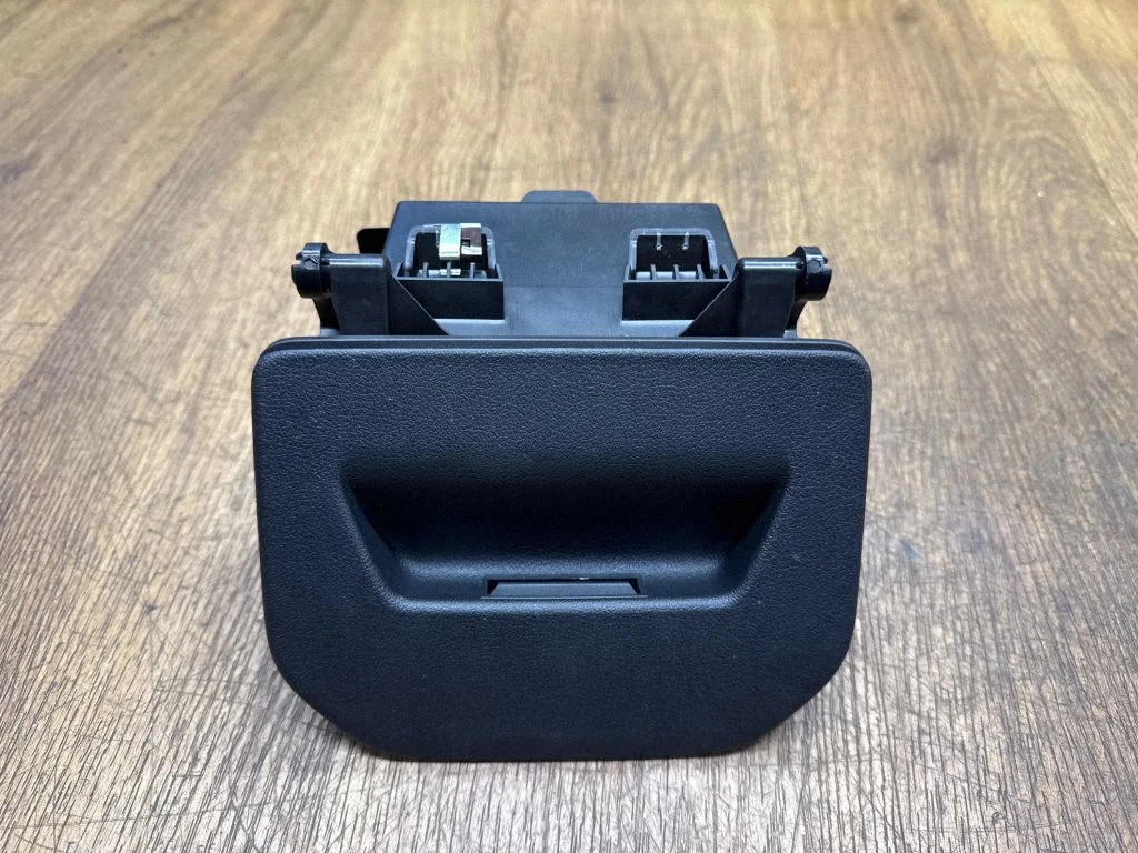Glove box 6823240