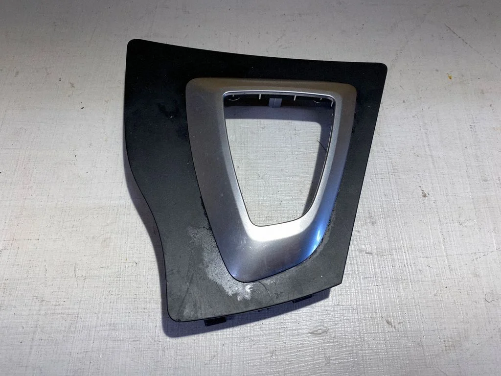 Ramka dźwigni zmiany biegów (plastikowa) – BMW Seria 4 F32 F33 (2013-2020)