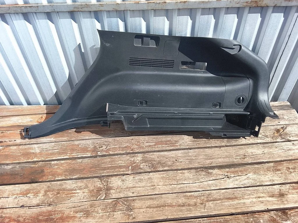 Boczny panel tapicerki bagażnika 85741CV500