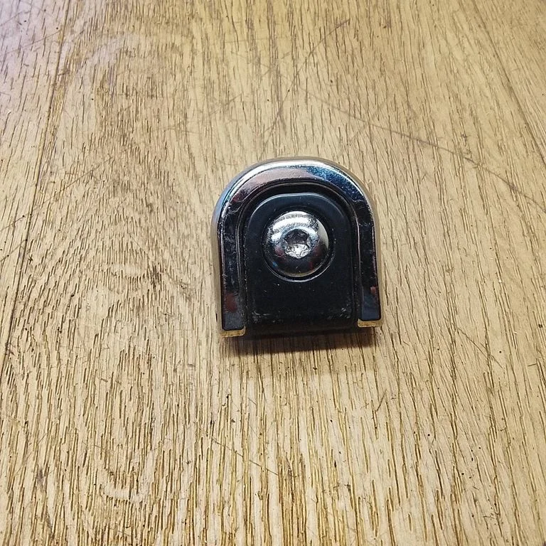 Kinnituskonks / -aas LR088865