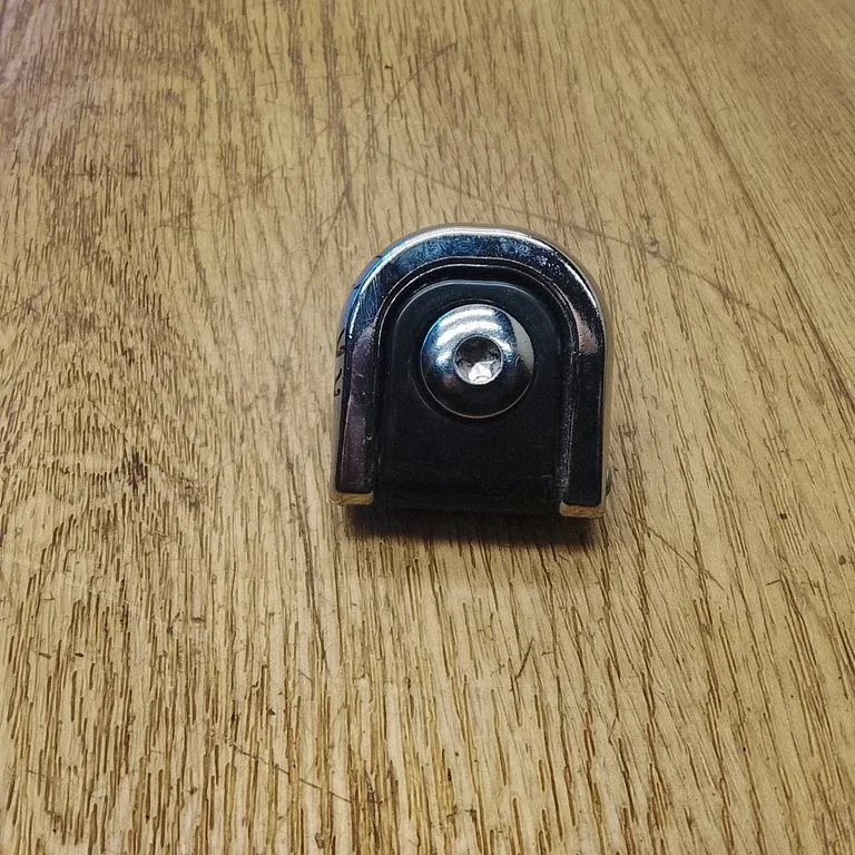 Kinnituskonks / -aas LR088865