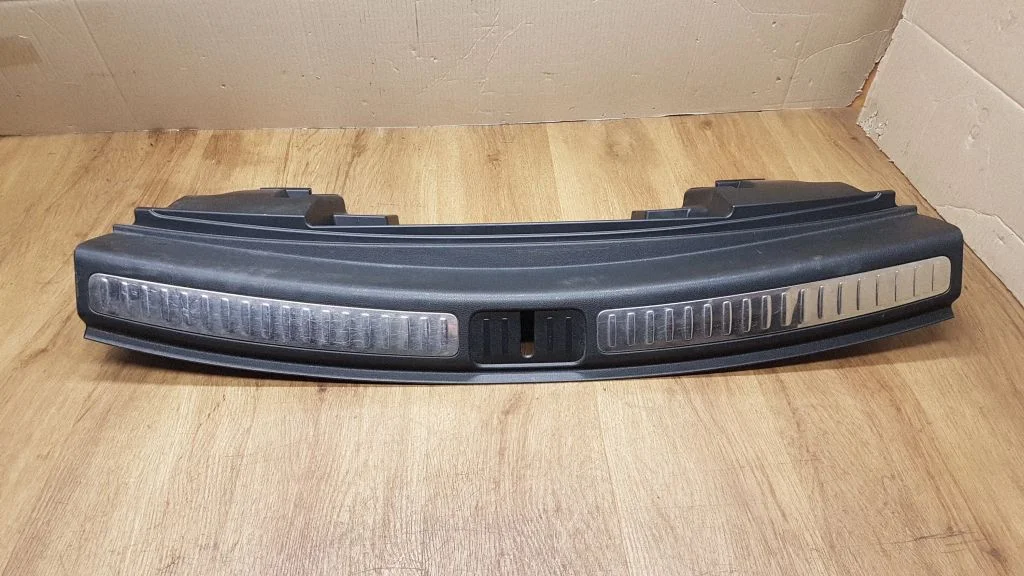 Pagasiruumi läve kaitseviimistlus 95B864483 – Porsche Macan (95B) (2019-)