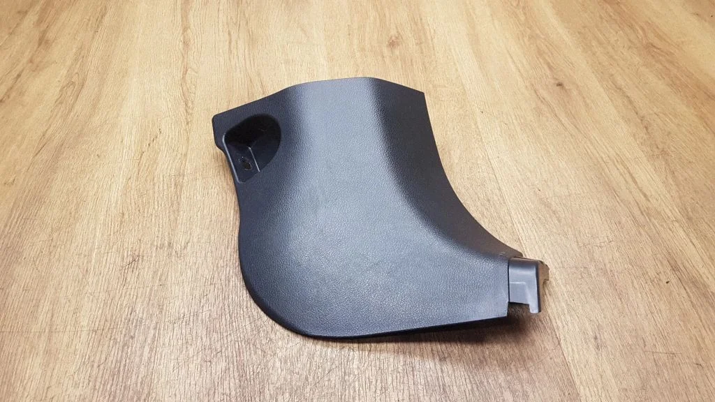 Foot area side trim – Lexus RX 450H (2016-)