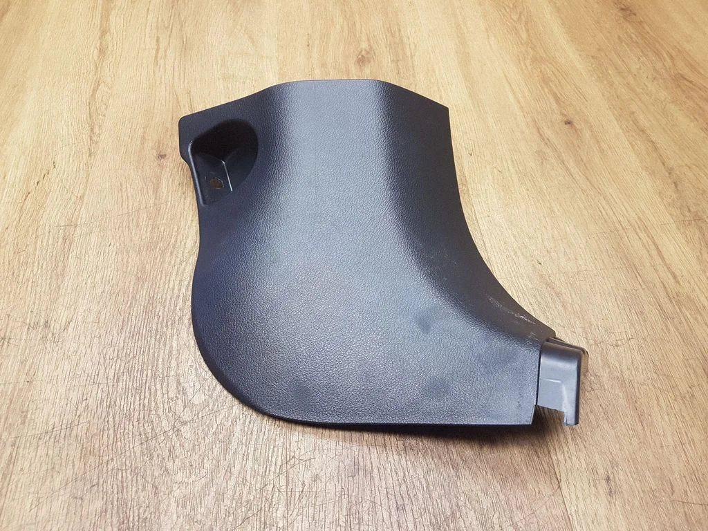 Foot area side trim – Lexus RX 450H (2016-)