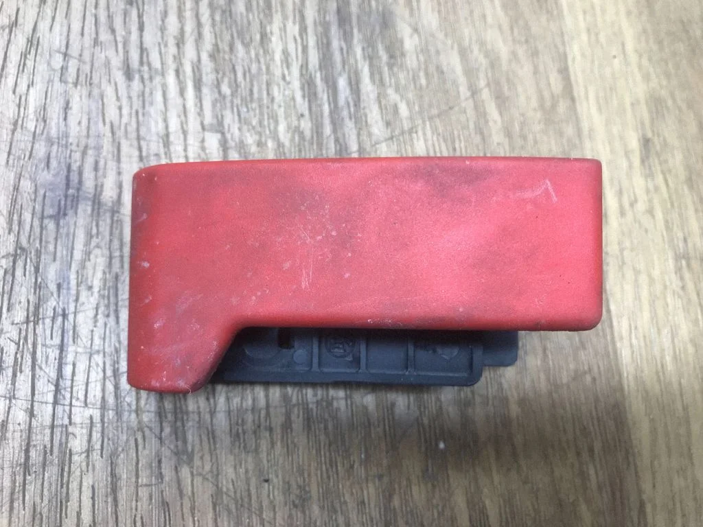 Engine bonnet (hood) release handle A2048800900