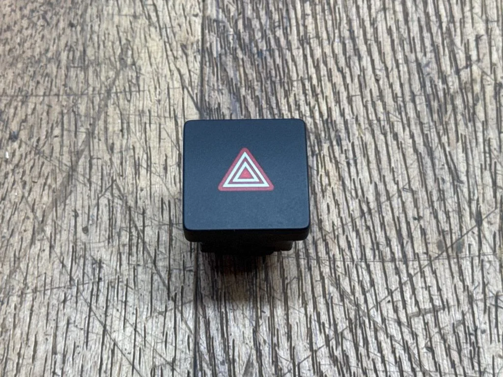 Hazard light switch 80A941509