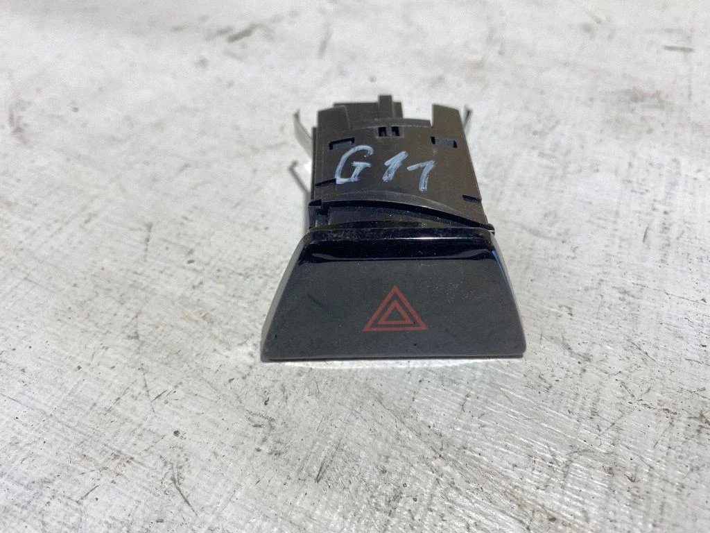 Hazard light switch 3474310105 – BMW 7 Series G11 G12 (2015-2022)