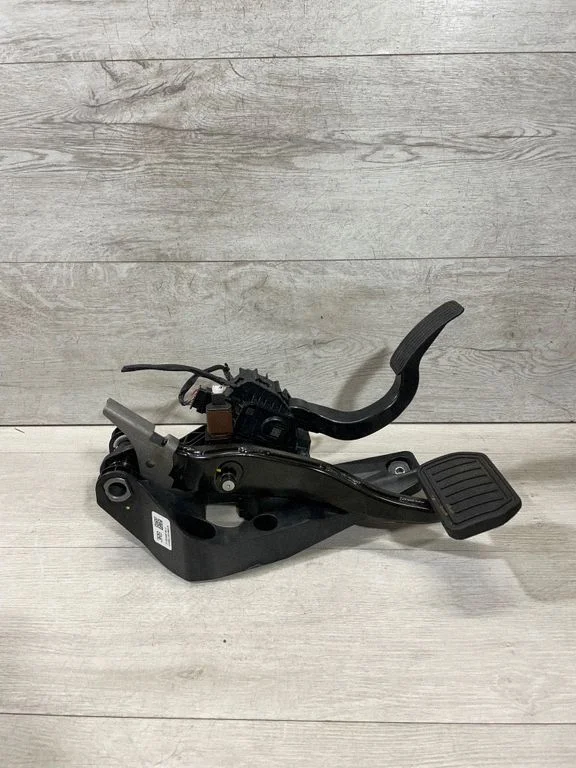Brake pedal 104469200D – Tesla Model 3 (2017-)