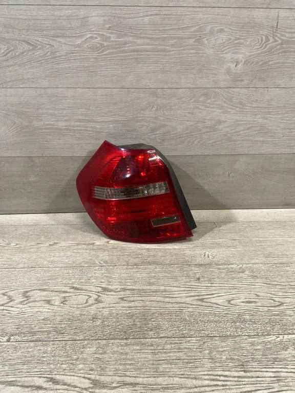 Aizmugurējais lukturis virsbūvē – BMW 1. sērija E82 E88 (2007-2014)