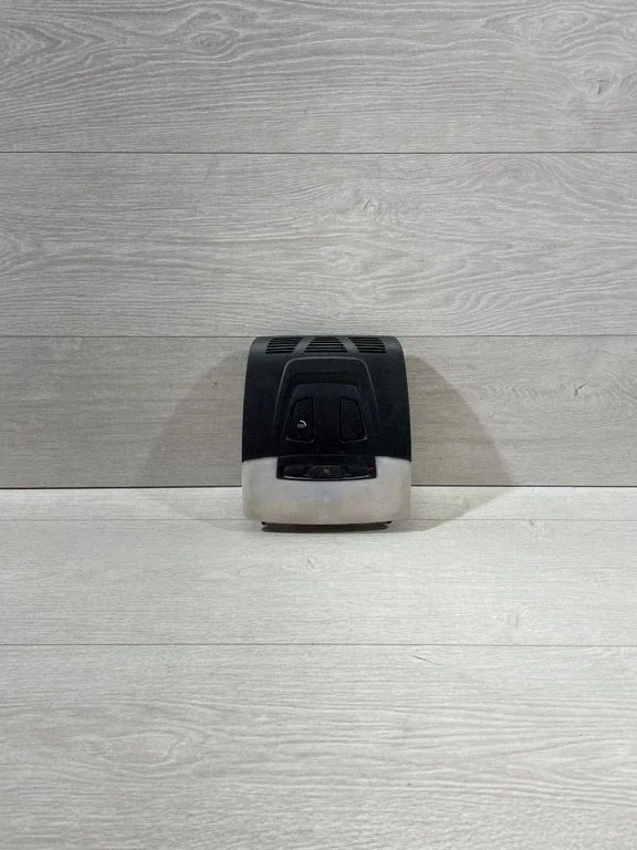 Front seat light 6826921