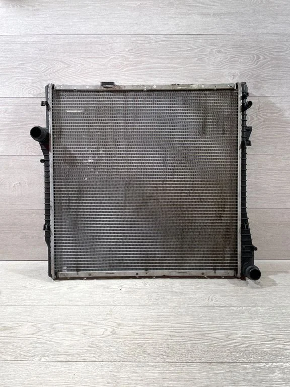 Jahutusvedeliku radiaator 220224 – BMW 5-seeria E39 (1996-2003)
