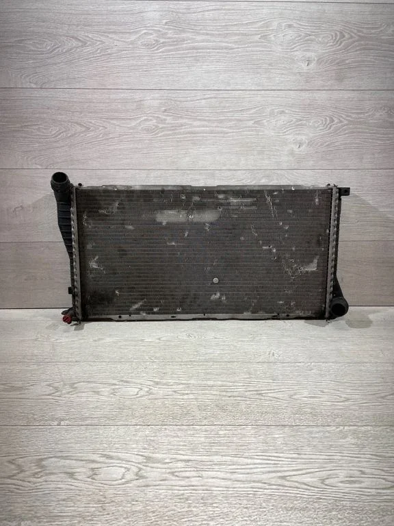 Jahutusvedeliku radiaator 22473459 – BMW 5-seeria E39 (1996-2003)