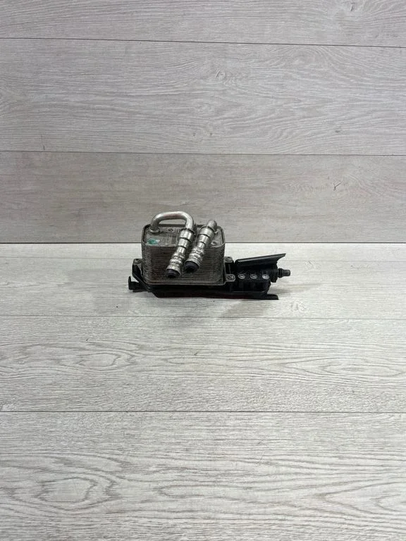Chłodnica oleju skrzyni biegów – BMW Seria 5 E60 E61 (2004-2010)