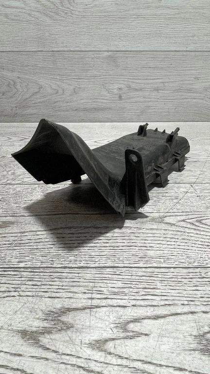 Kierownica powietrza chłodnicy – BMW Seria 3 E90 E91 (2005-2012)