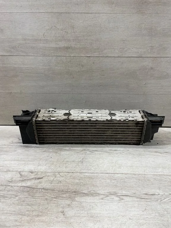 Vahejahuti radiaator – BMW 3-seeria F30 F35 F31 (2012-2018)