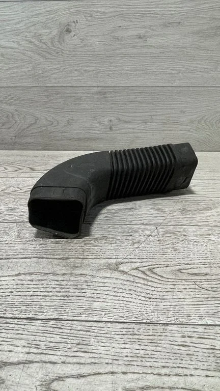 Air intake duct part – BMW 3 Series E90 E91 (2005-2012)