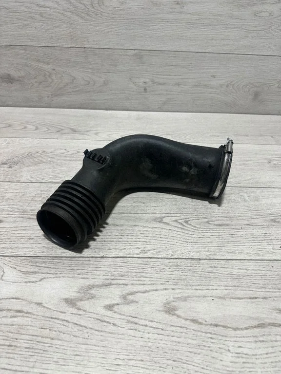 Turbo air intake inlet pipe/hose 7798338 – BMW X6 E71 (2008-2014)