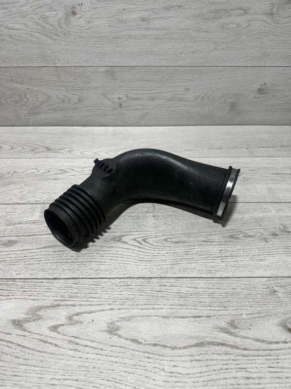 Turbo air intake inlet pipe/hose 7798338 – BMW X6 E71 (2008-2014)