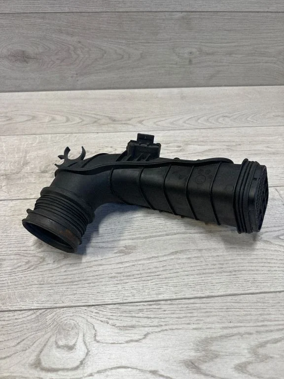 Gaisa caurule uz turbīnu 8508047 – BMW 5. sērija F10 F11 (2009-2016)