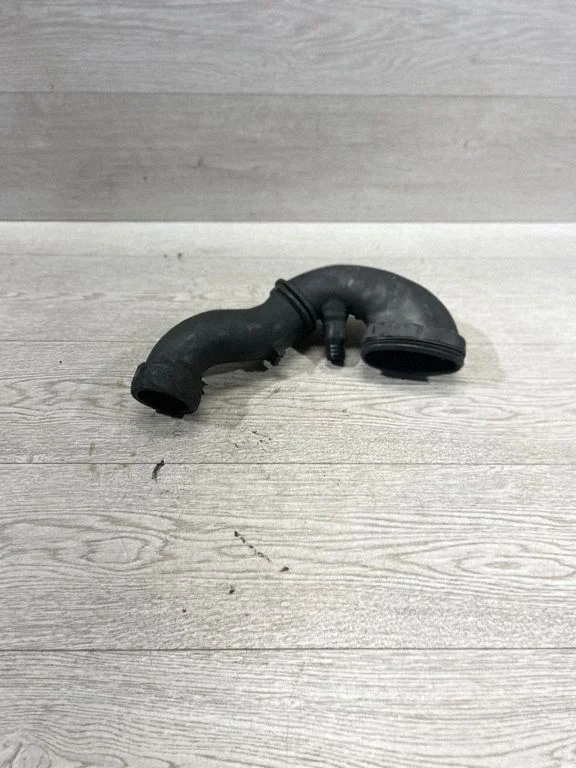 Turbo air intake inlet pipe/hose – BMW 5 Series E60 E61 (2004-2010)