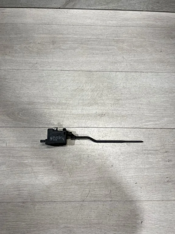 Fuel tank cap lock 6987632 – BMW 3 Series E90 E91 (2005-2012)