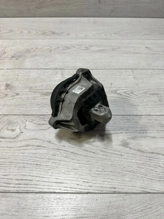 Engine mount bracket – BMW 5 Series G30 G31 G38 (2016-)