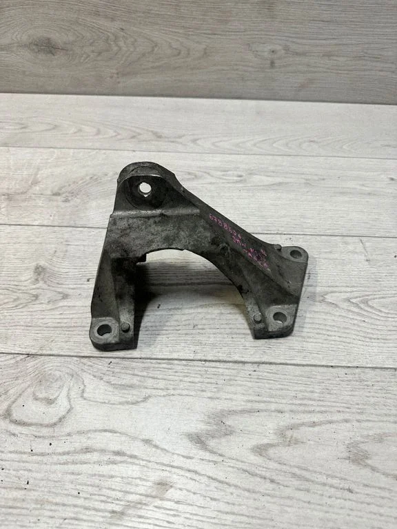 Engine mounting bracket 6788606 – BMW 3 Series F30 F35 F31 (2012-2018)