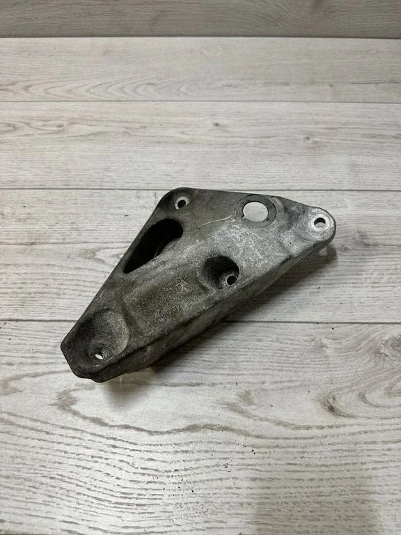 Engine mounting bracket 6784823 – BMW 3 Series F30 F35 F31 (2012-2018)