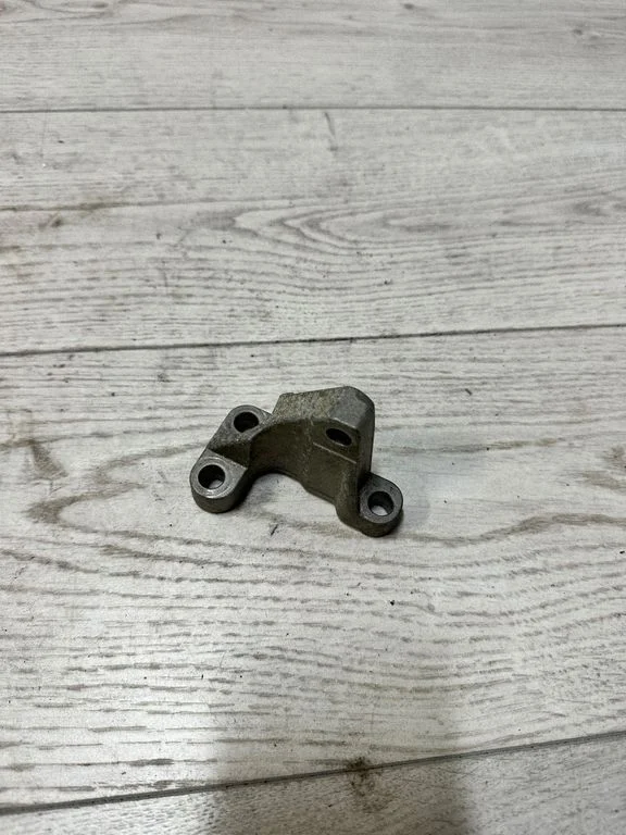 Engine mounting bracket – BMW 4 Series F36 Gran coupe (2017-)