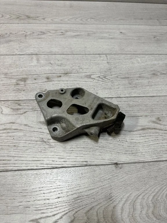 Engine mounting bracket 6859415 – BMW 3 Series F30 F35 F31 (2012-2018)