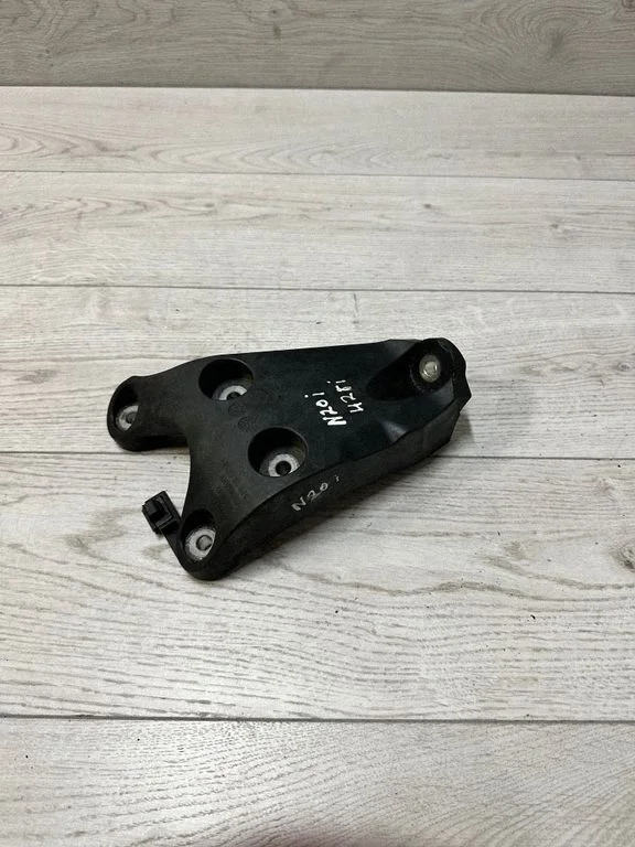 Mootori kinnituskronstein 6860273 – BMW 4-seeria F32 F33 (2013-2020)